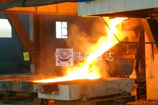 锦世化工特种精炼炉项目顺利出炉出铁