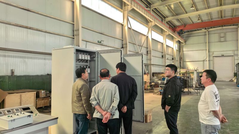 新客户莅临陕西诚达工业炉考察交流，实地参观电气车间共探冶金炉技术方案
